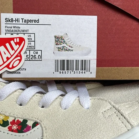 Vans WMNS Sk8-Hi Tapered
Floral White
VN0A5KRUWHT
Sneakers - Picture 16 of 16
